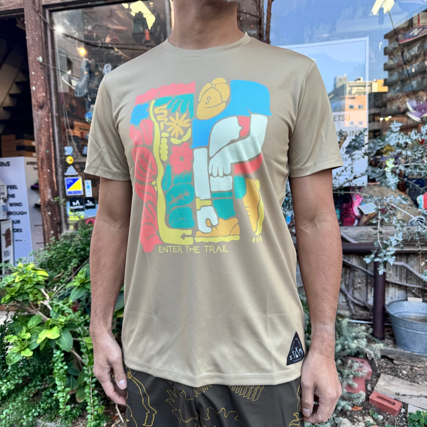 【2024.秋】STAMP/スタンプ GRAPHIC RUN TEE "ENTER THE TRAIL" (ユニセックス)