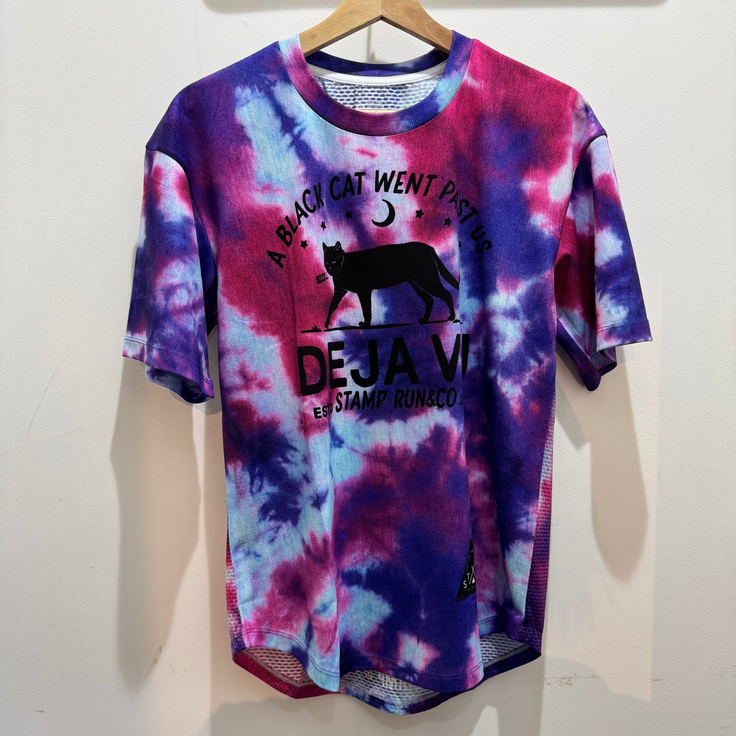 【30% OFF】2025冬 STAMP/スタンプ(ユニセックス)  WIDE TEE "DEJAVU TIE DYE BLACK/PINK"(Mサイズ/大阪店)