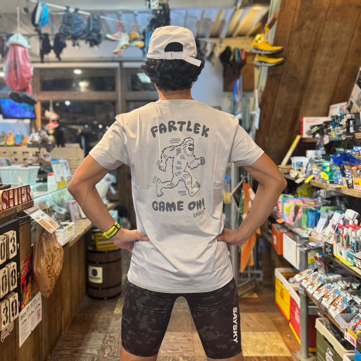 【2025秋冬】SAYSKY/セイスカイ(メンズ) STATEMENT PACE T-SHIRT(大阪店のみ)