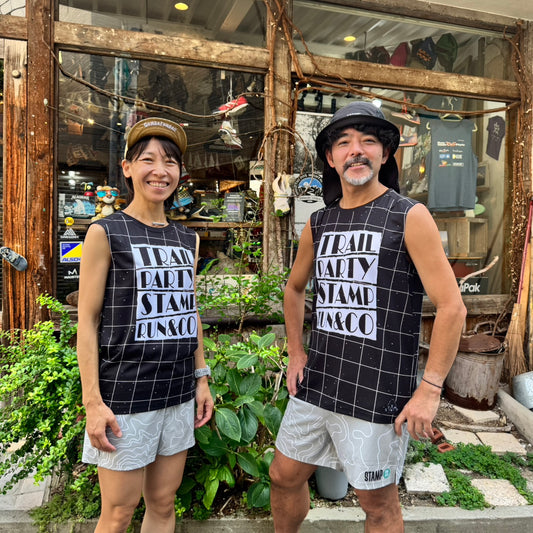 【2025.春夏】STAMP/スタンプ STAMP GRAPHIC TANK "TRAIL PARTY" (ユニセックス)大阪店のみ