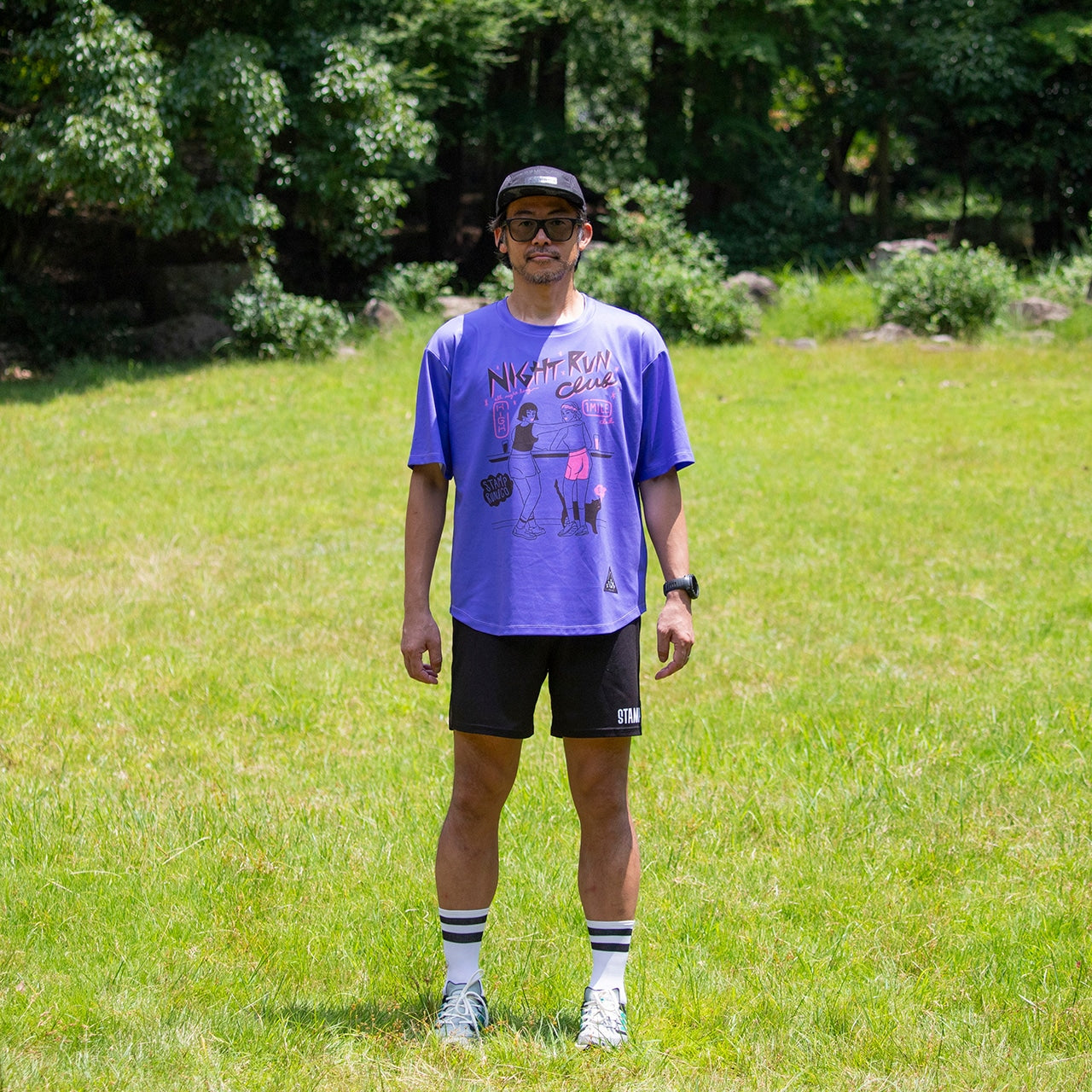【2026春夏】STAMP/スタンプ STAMP WIDE TEE (NIGHT RUN CLUB)(ユニセックス)