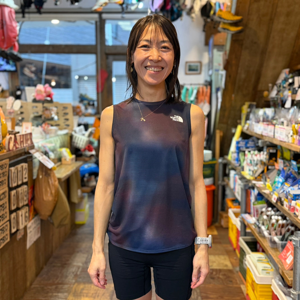 DAMA 洗えるシルク ノースリーブプルオーバー　ダークグリーン ウォッシャブルシルク ノースリーブプルオーバー｜トゥモローランド