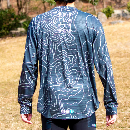 【2026.01】STAMP/スタンプ　LONG SLEEVE TEE ”TRAIL FINDER GIRL -IRON BLUE-"（ユニセックス）