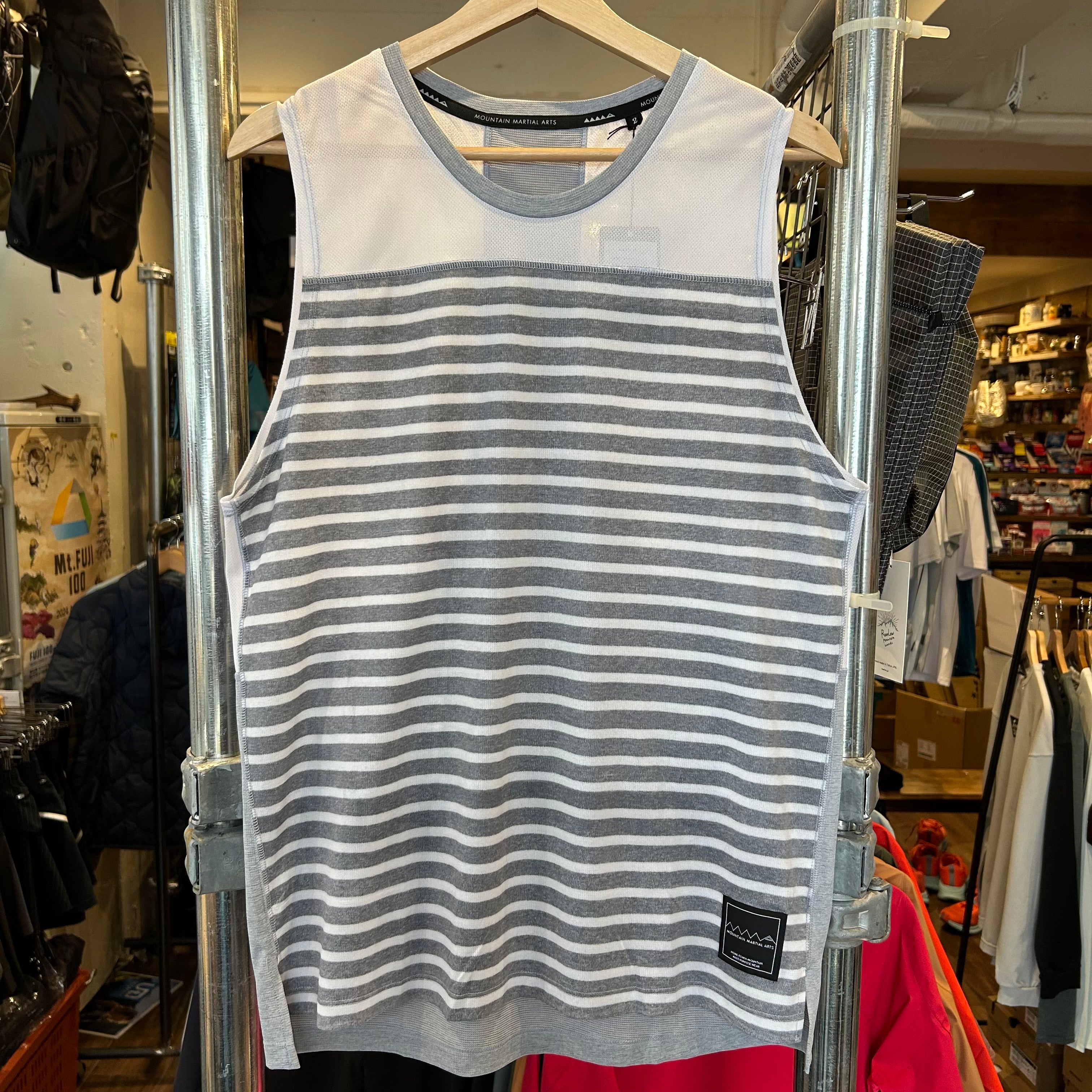 【2024春夏モデル】MMA/マウンテンマーシャルアーツ MMA Border Racing Sleeve‐less  （Gray‗White）【名古屋店のみ】 - XS(女性用)