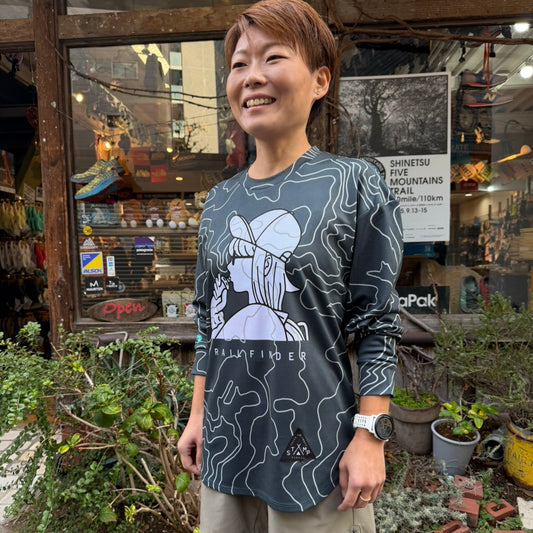 【2026.01】STAMP/スタンプ　LONG SLEEVE TEE ”TRAIL FINDER GIRL -IRON BLUE-"（ユニセックス）