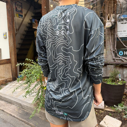 【2026.01】STAMP/スタンプ　LONG SLEEVE TEE ”TRAIL FINDER GIRL -IRON BLUE-"（ユニセックス）