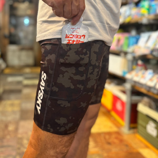 【2025秋冬】SAYSKY/セイスカイ（メンズ） ランニングタイツ Camo Combat+ Short Tights 9inch - Brown Aop（大阪店のみ）