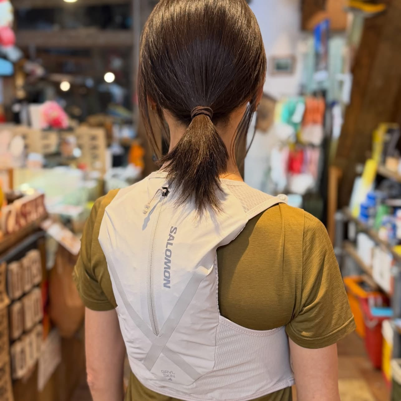 【2026.2/19発売】SALOMON/サロモン GRVL SKIN 4 グラベル スキン 4（ユニセックス/フラスク付）