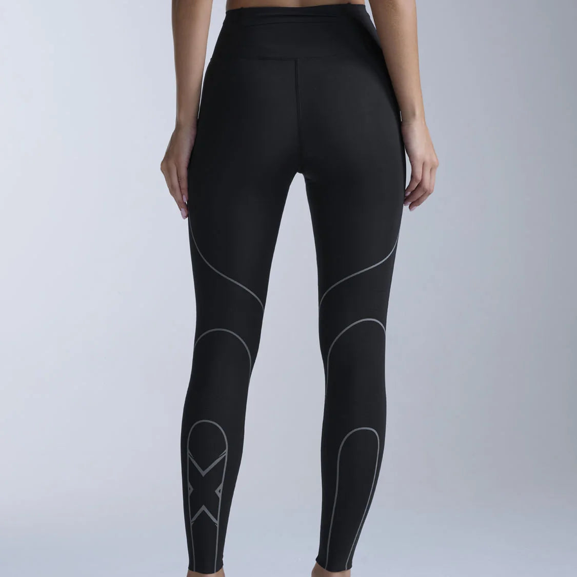【2026秋冬】　2XU / ツータイムズユー（ウィメンズ）ライトスピード キネシス コンプレッションタイツ WA7627B